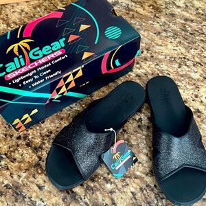🖤Cali Gear Skechers sandals 🖤